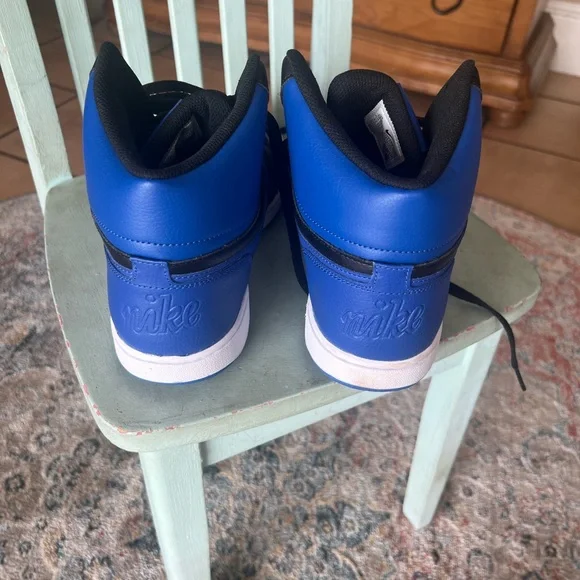 Nike Black and Blue Sneakers High-Top Classic - Picture 2 of 5